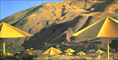 Affiche originale / Original poster de CHRISTO & Jeanne-Claude. The Umbrellas - Japan-USA 1984-91 - Tejon Ranch, USA Site.